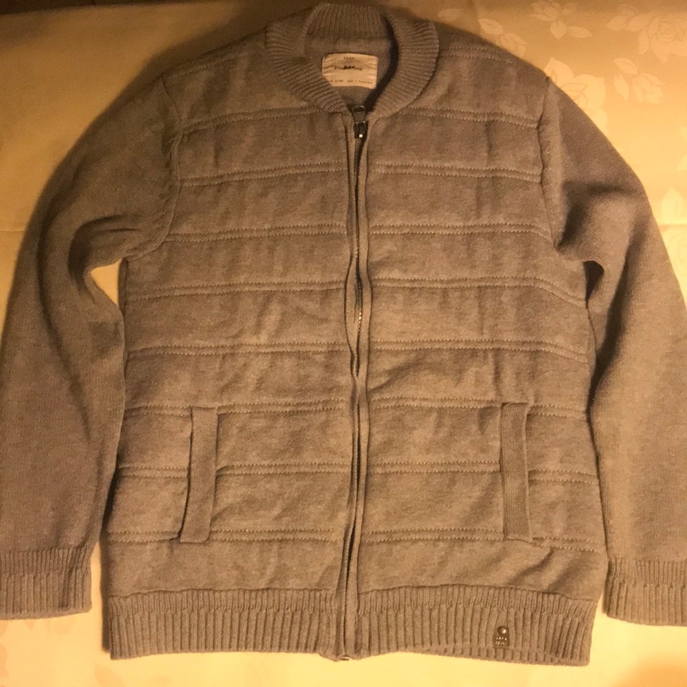 Zara grey sweater jacket for boys. Size 9. In great condition.